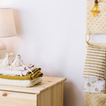 Jak dobrze wyposażyć pokój dla niemowlaka – poradnik dla młodych rodziców