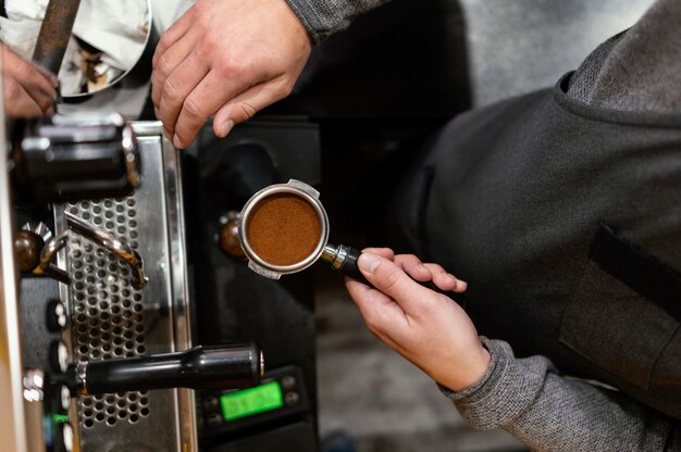 Sztuka parzenia espresso w domowym zaciszu: jak osiągnąć perfekcyjny smak