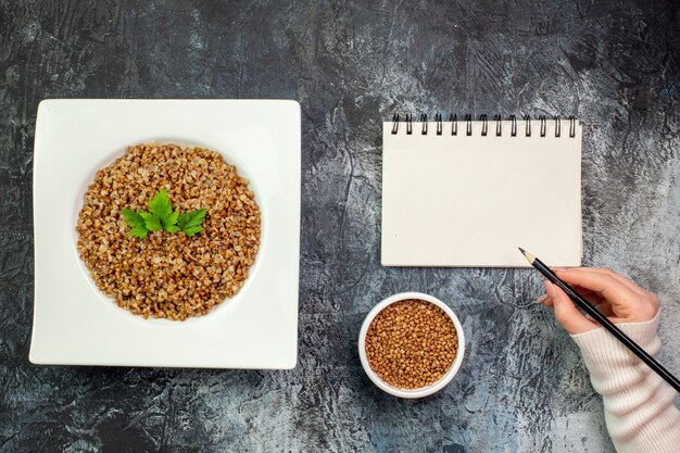 Zdrowotne Korzyści i Kulinarne Zastosowania Quinoa w Codziennej Diecie